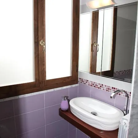 Dora Hotel 2*