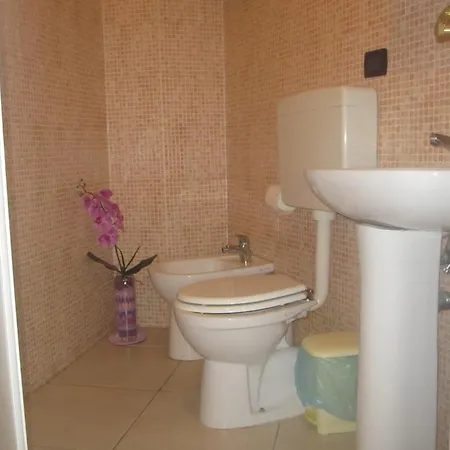 Dora Hotel 2*
