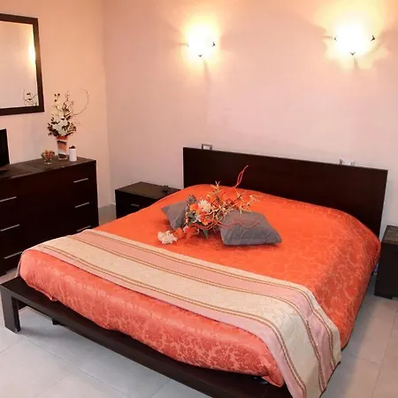 Dora Hotel 2*