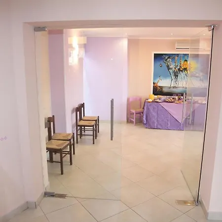 Dora Hotel 2*