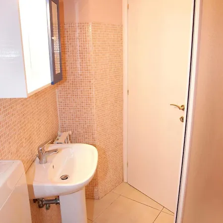 Hotel Dora 2*